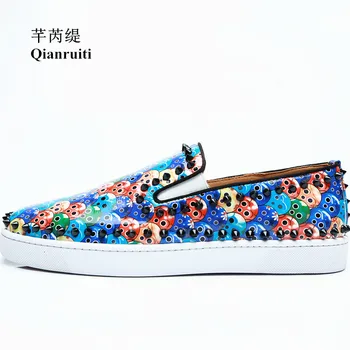 Qianruiti/ мъжки обувки на плоска подметка с нитове, ежедневни маратонки с ниска берцем и принтом, мъжки обувки за подиум с шипове, мъжки обувки вулканизированная